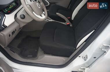 Хэтчбек Renault Zoe 2015 в 