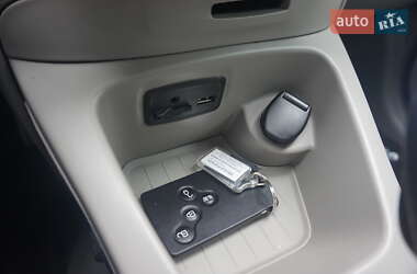 Хэтчбек Renault Zoe 2016 в 