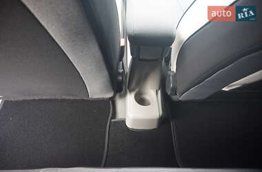 Хэтчбек Renault Zoe 2016 в 