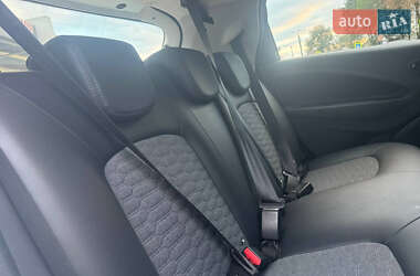 Хэтчбек Renault Zoe 2021 в 