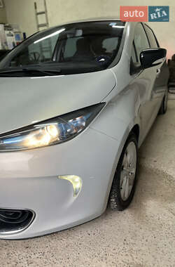 Хэтчбек Renault Zoe 2015 в 