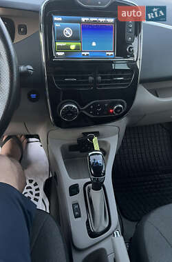 Хэтчбек Renault Zoe 2015 в 