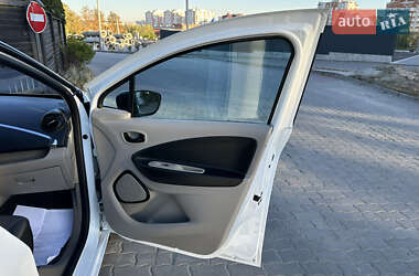 Хэтчбек Renault Zoe 2015 в 