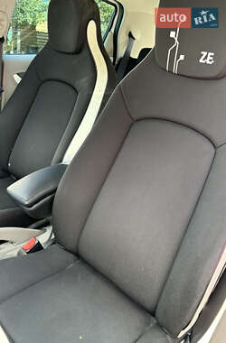 Хэтчбек Renault Zoe 2014 в 