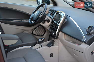 Хэтчбек Renault Zoe 2015 в 