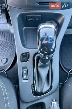 Хэтчбек Renault Zoe 2017 в 