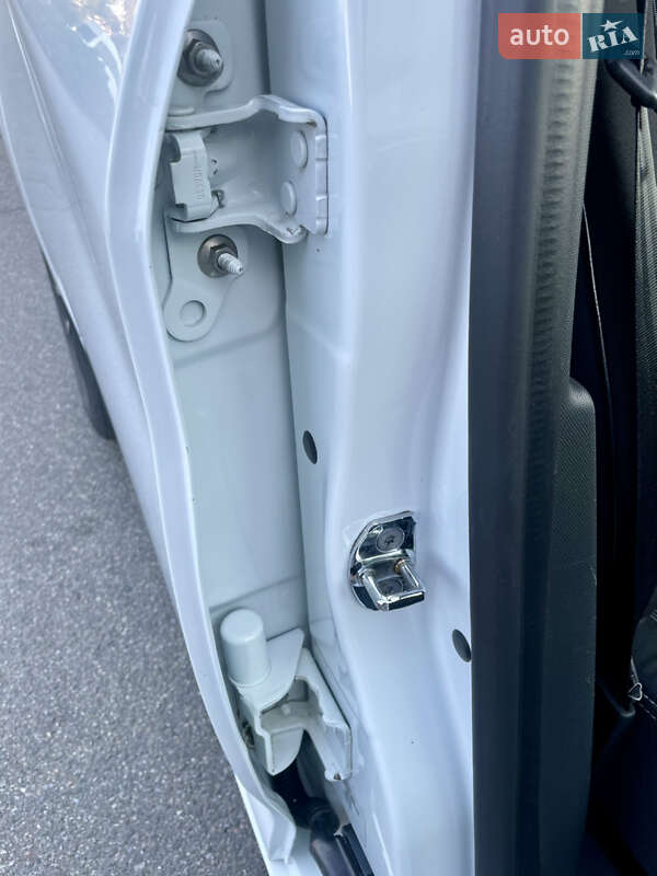 Хэтчбек Renault Zoe 2017 в Вышгороде фото 20 Хэтчбек Renault Zoe 2017 в Вышгороде