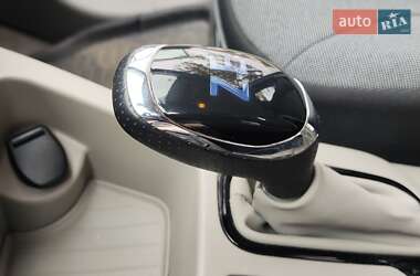 Хэтчбек Renault Zoe 2016 в 