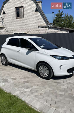 Хэтчбек Renault Zoe 2015 в 