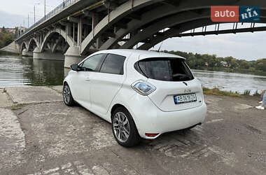 Хэтчбек Renault Zoe 2016 в 