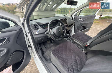 Хэтчбек Renault Zoe 2016 в 
