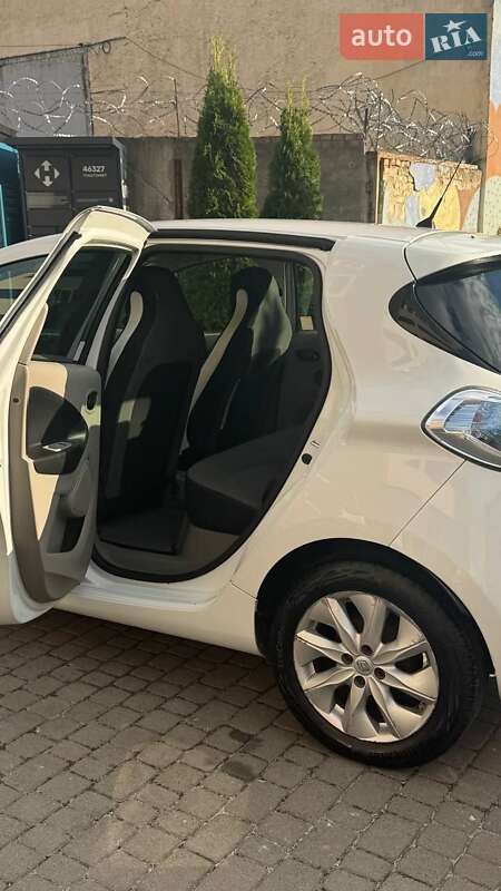 Хэтчбек Renault Zoe 2016 в Львове