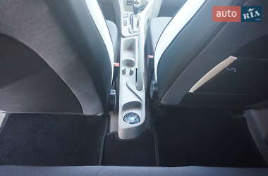 Хэтчбек Renault Zoe 2015 в 