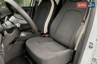 Хэтчбек Renault Zoe 2020 в 