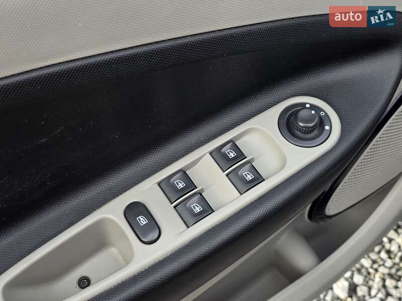 Хетчбек Renault Zoe 2014 в Тернополі