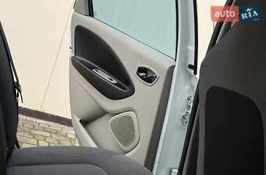 Хэтчбек Renault Zoe 2013 в 