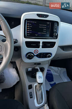 Хэтчбек Renault Zoe 2019 в 