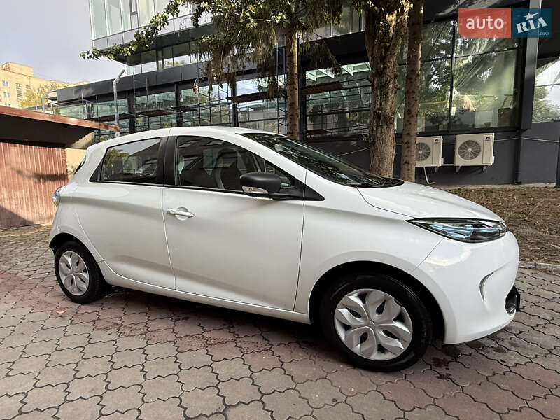 Хэтчбек Renault Zoe 2018 в 