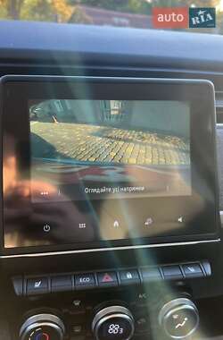 Хэтчбек Renault Zoe 2021 в 