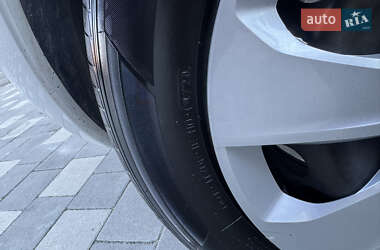 Хэтчбек Renault Zoe 2020 в 