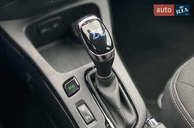Хэтчбек Renault Zoe 2016 в 