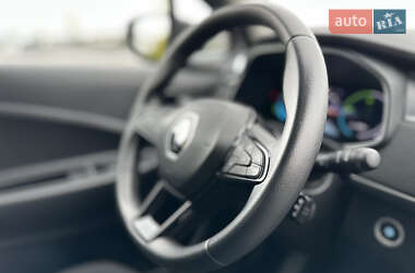 Хэтчбек Renault Zoe 2021 в 
