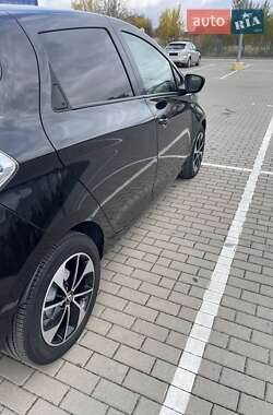Хэтчбек Renault Zoe 2018 в 