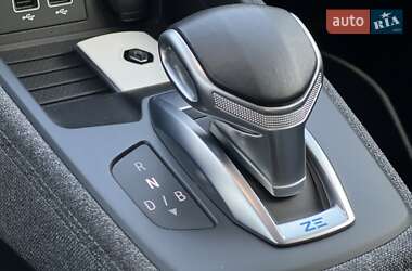 Хетчбек Renault Zoe 2022 в 