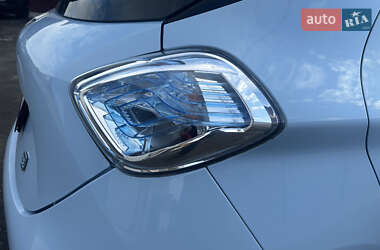 Хэтчбек Renault Zoe 2016 в 