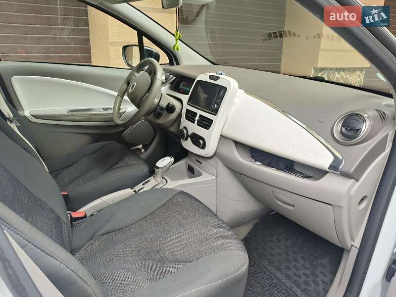 Хетчбек Renault Zoe 2017 в Надвірній фото 13 Хетчбек Renault Zoe 2017 в Надвірній