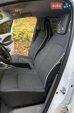 Хетчбек Renault Zoe 2013 в  фото 17 Хетчбек Renault Zoe 2013 в