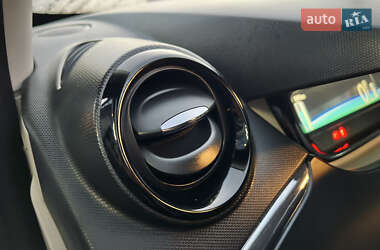 Хетчбек Renault Zoe 2015 в 