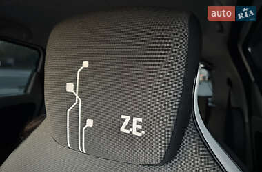 Хетчбек Renault Zoe 2015 в 