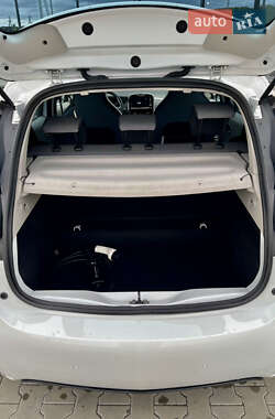 Хэтчбек Renault Zoe 2015 в 