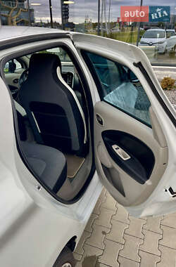 Хэтчбек Renault Zoe 2015 в 