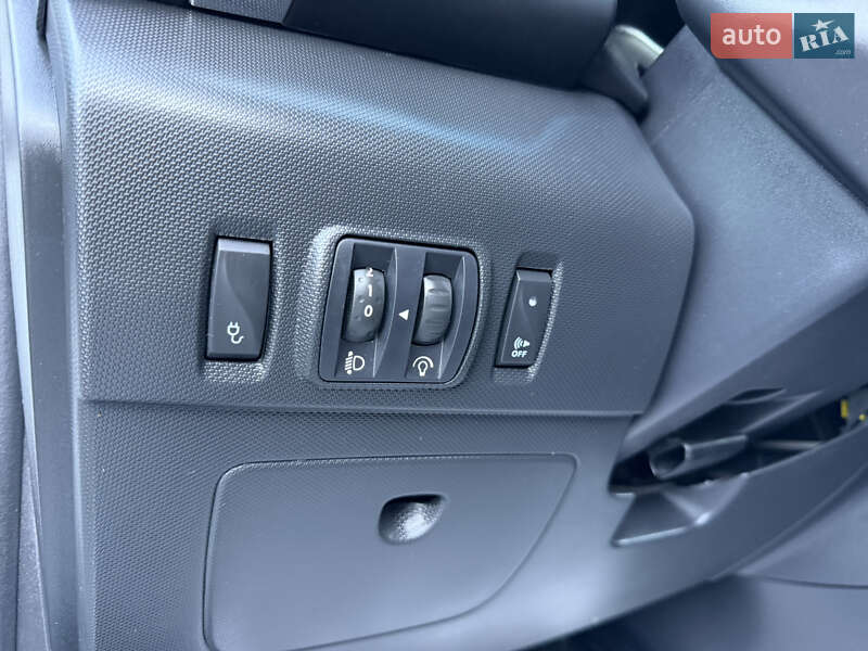 Хэтчбек Renault Zoe 2017 в Дубно фото 21 Хэтчбек Renault Zoe 2017 в Дубно