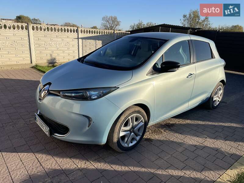 Хетчбек Renault Zoe 2015 в  фото Хетчбек Renault Zoe 2015 в