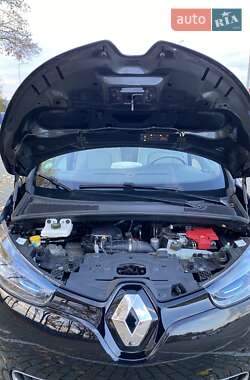 Хэтчбек Renault Zoe 2019 в 