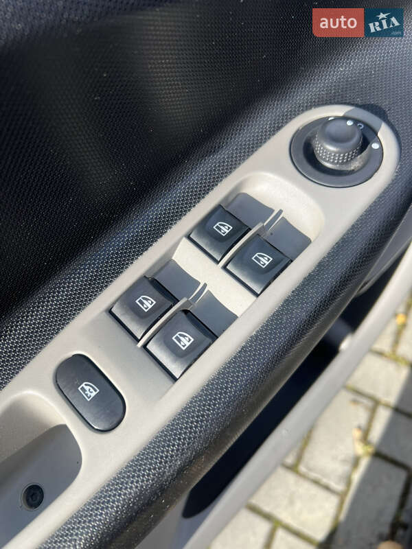 Хетчбек Renault Zoe 2015 в Золочеві