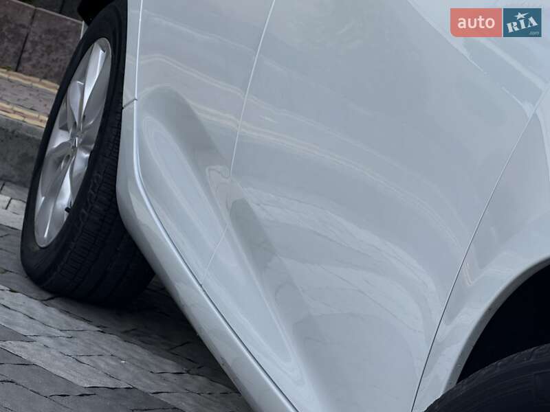 Хетчбек Renault Zoe 2013 в Дрогобичі