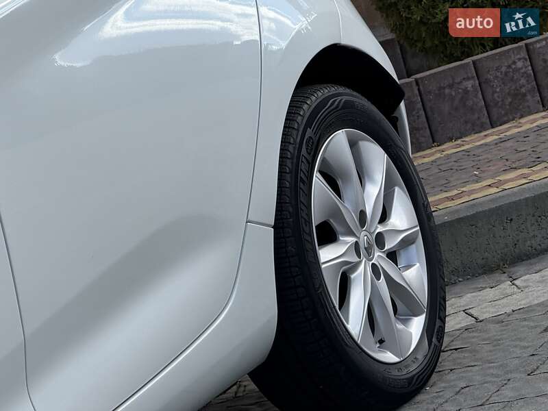 Хетчбек Renault Zoe 2013 в Дрогобичі