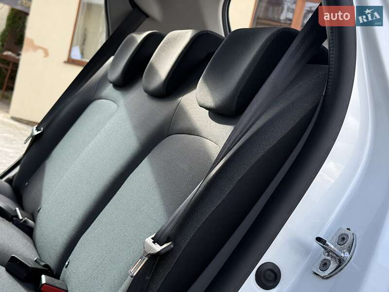 Хетчбек Renault Zoe 2013 в Дрогобичі