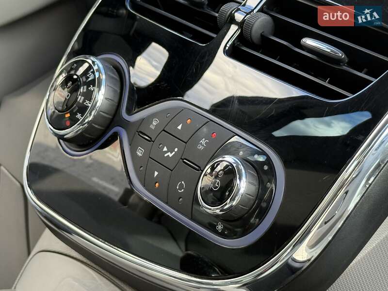 Хетчбек Renault Zoe 2013 в Дрогобичі