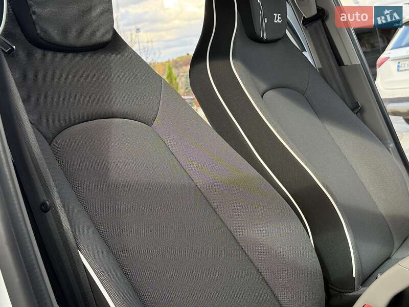 Хетчбек Renault Zoe 2013 в Дрогобичі