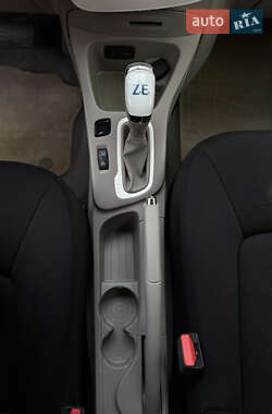 Хэтчбек Renault Zoe 2016 в 