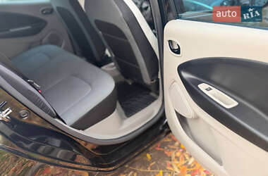 Хетчбек Renault Zoe 2015 в 