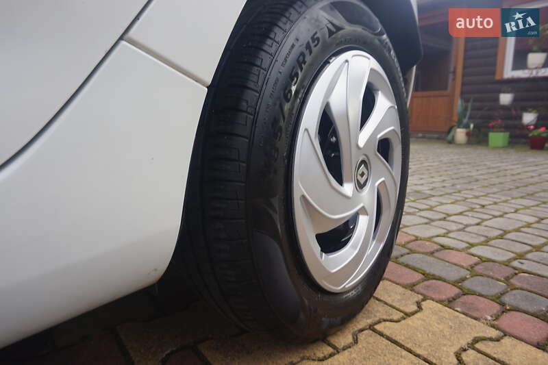 Хэтчбек Renault Zoe 2016 в Самборе фото 61 Хэтчбек Renault Zoe 2016 в Самборе