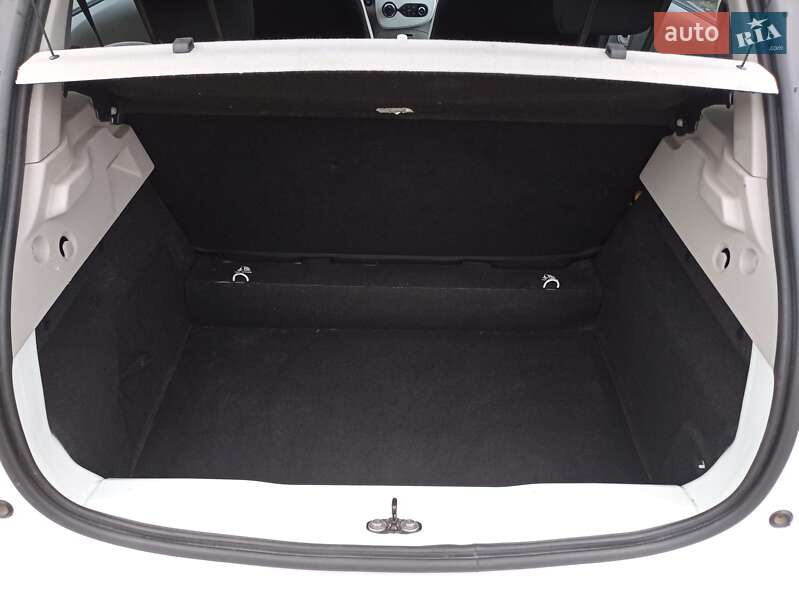 Хетчбек Renault Zoe 2015 в Коломиї фото 26 Хетчбек Renault Zoe 2015 в Коломиї