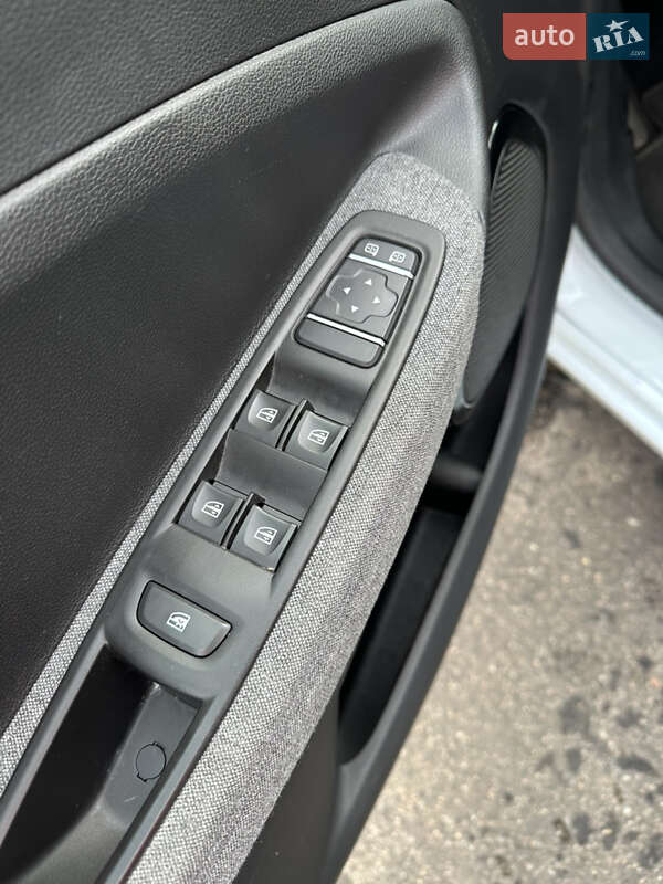 Хэтчбек Renault Zoe 2020 в Долине