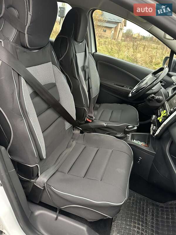 Хэтчбек Renault Zoe 2018 в Городке